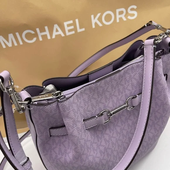 MICHAEL KORS Carson Md Logo Convertible Bucket Crossbody Shoulder
Lt Quartz
NWT - Picture 16 of 16